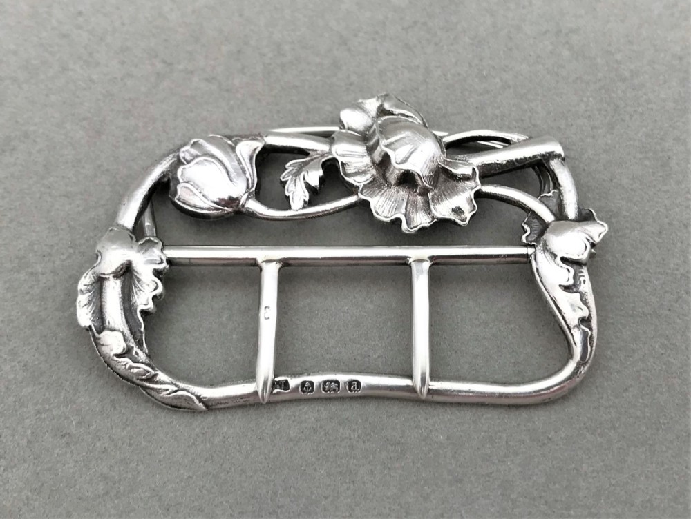 An exquisite cast silver belt buckle View II