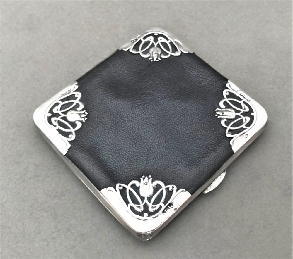 A gorgeous silver mounted purse
