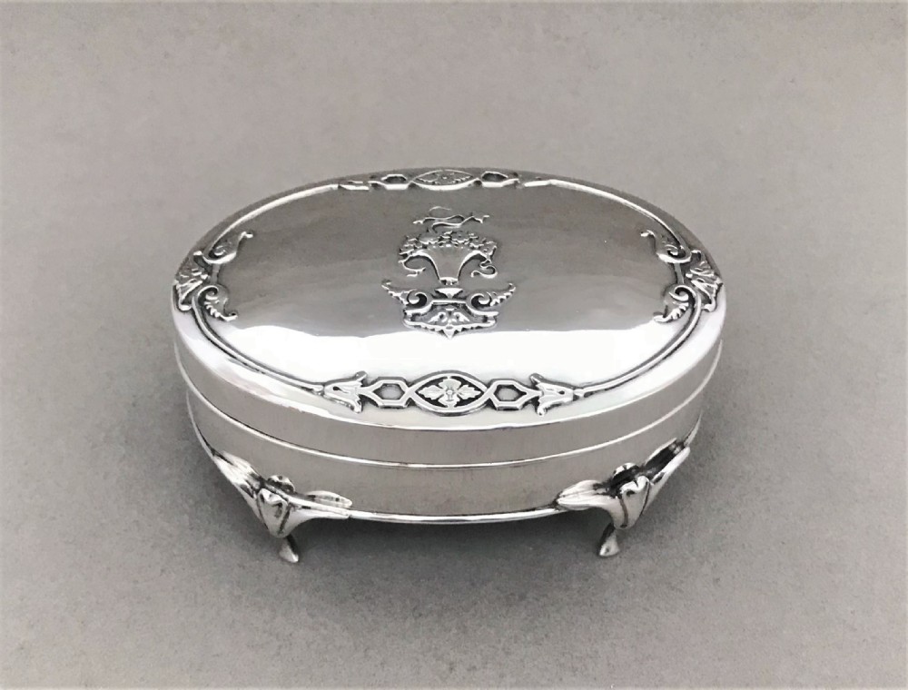 A gorgeous silver trinket box by William Comyns