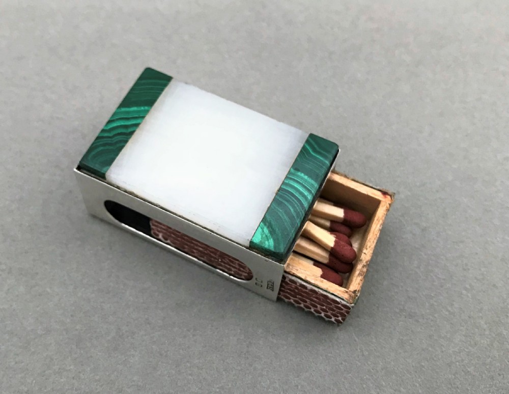 An attractive silver match box case View V