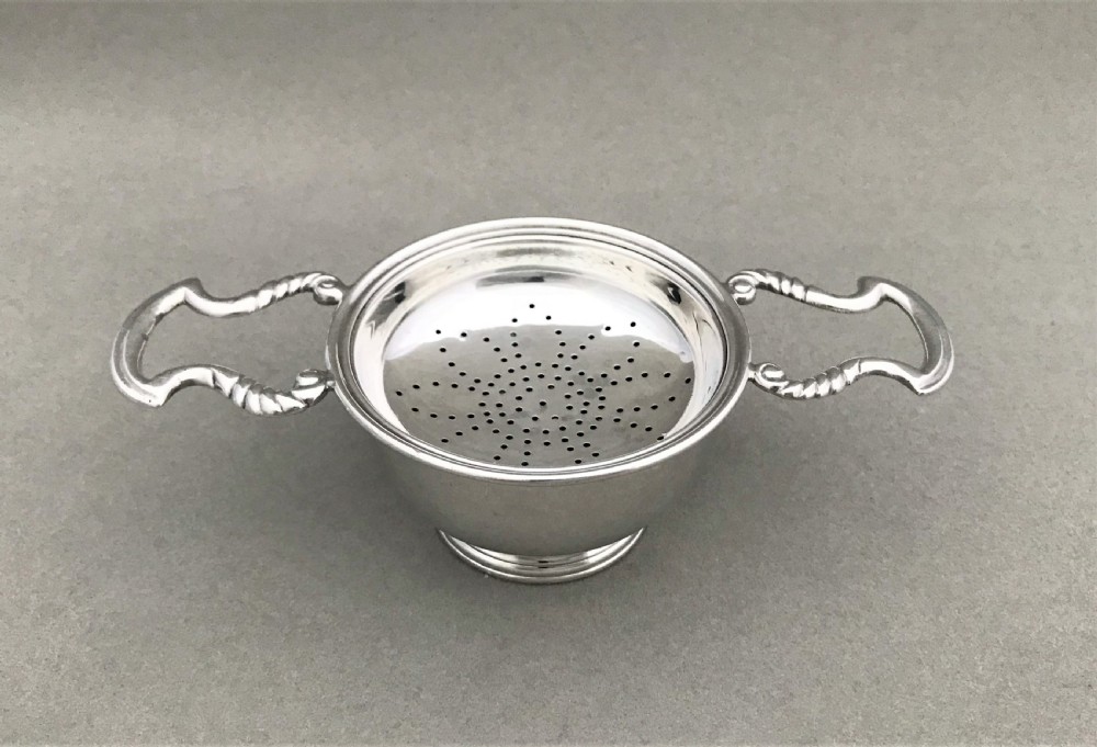 A charming silver tea strainer & drip cup