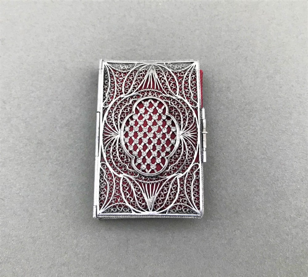 A gorgeous Georgian silver filigree needle case