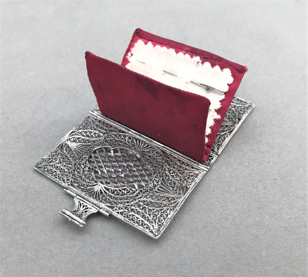 A gorgeous Georgian silver filigree needle case View V
