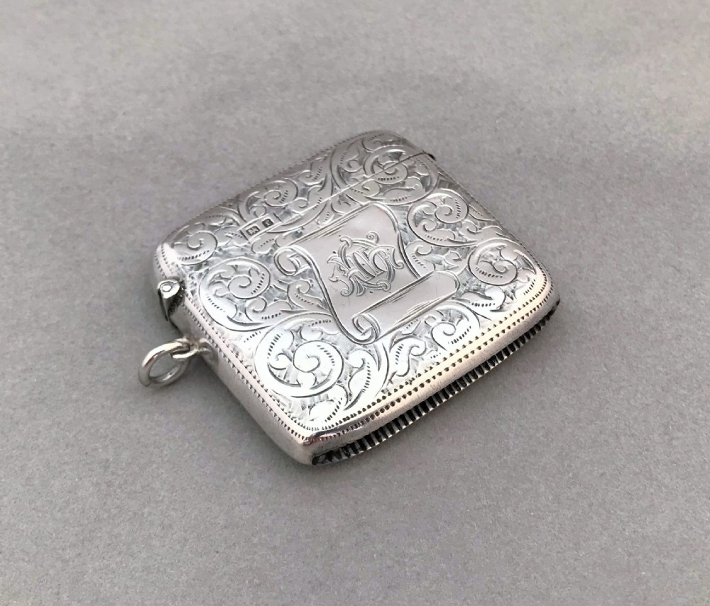 A handsome Edwardian silver vesta