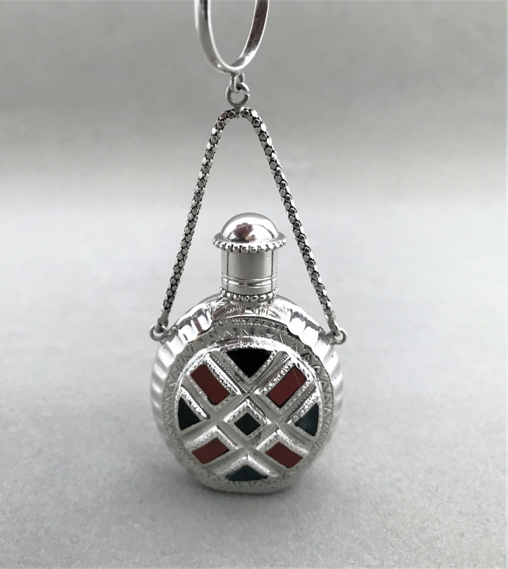 A stunning silver & agate Victorian scent bottle View II