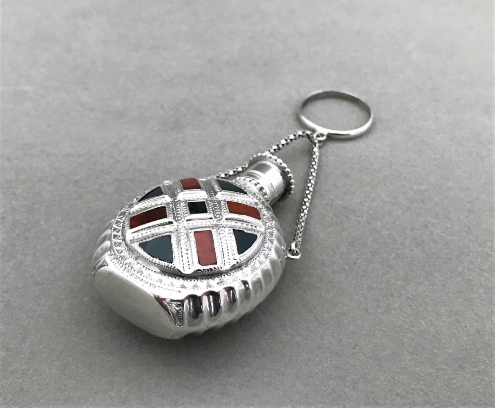 A stunning silver & agate Victorian scent bottle View VI