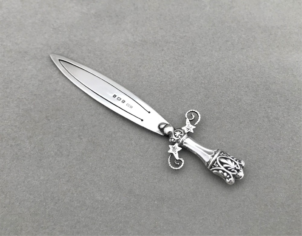 An Edwardian novelty silver dagger bookmark