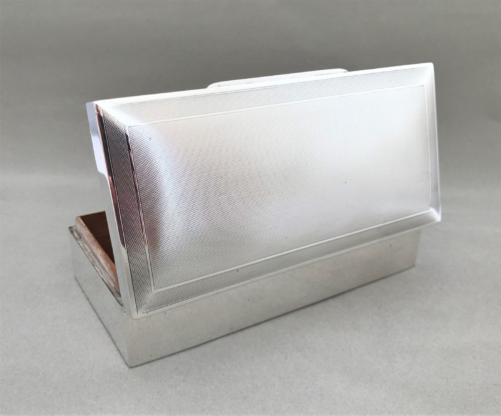 A handsome Art Deco silver cigarette box View IV
