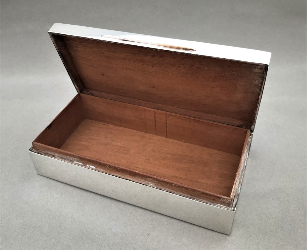 A handsome Art Deco silver cigarette box View V