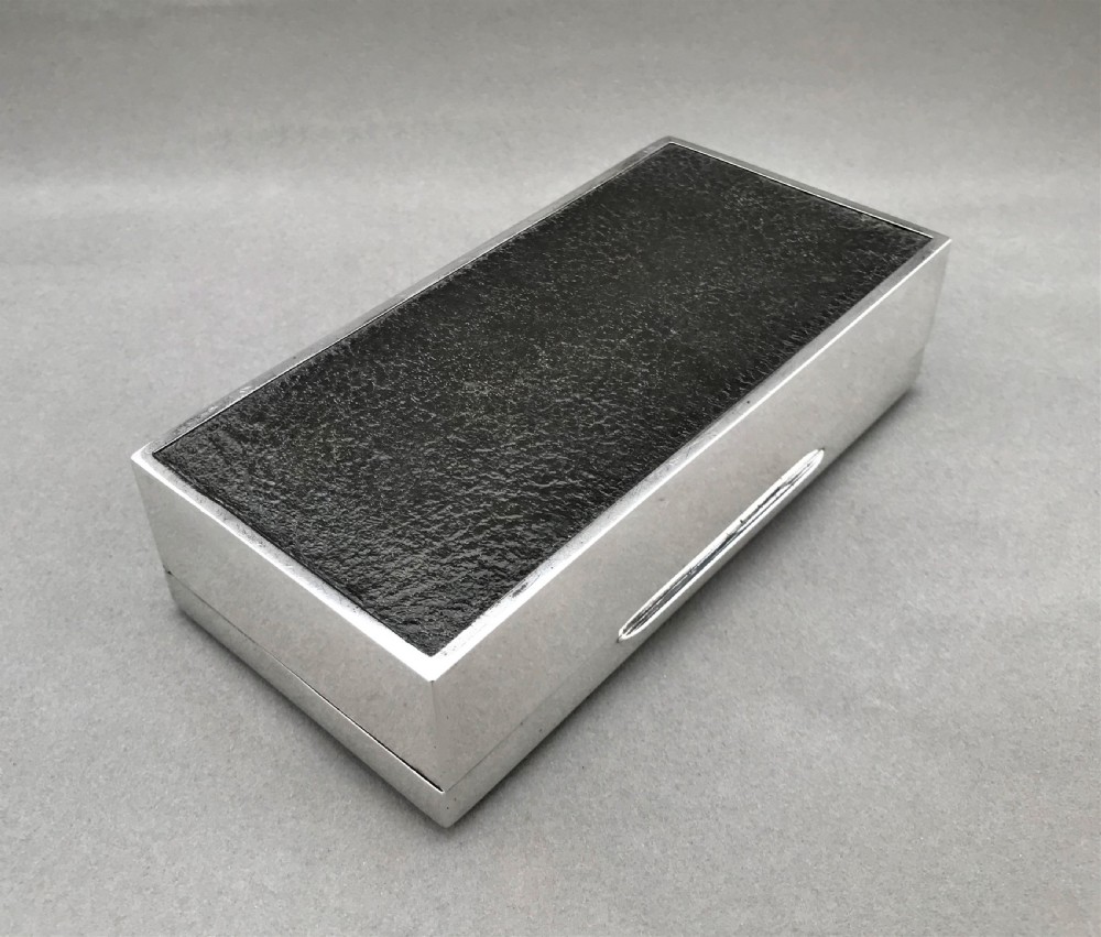A handsome Art Deco silver cigarette box View VI