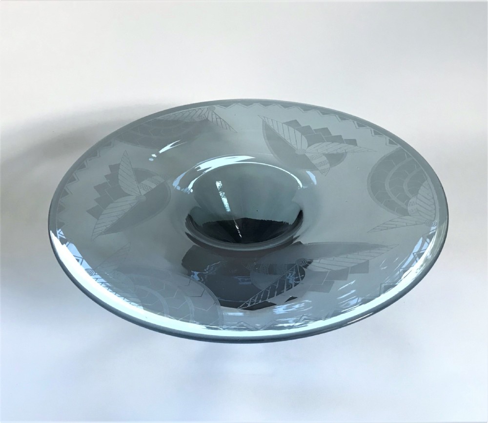 A striking  and stylish Art Deco footed bowl