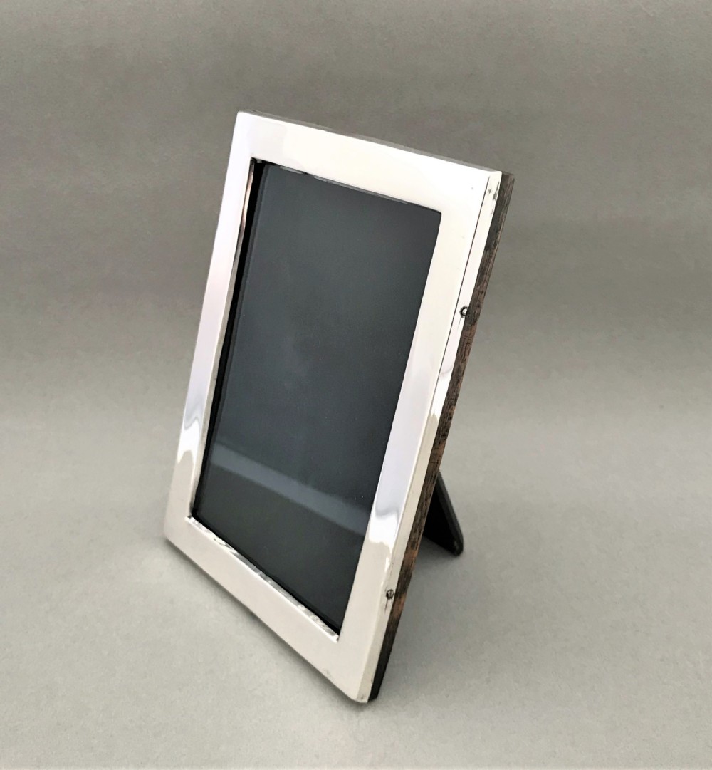 A handsome George V silver photo frame View II