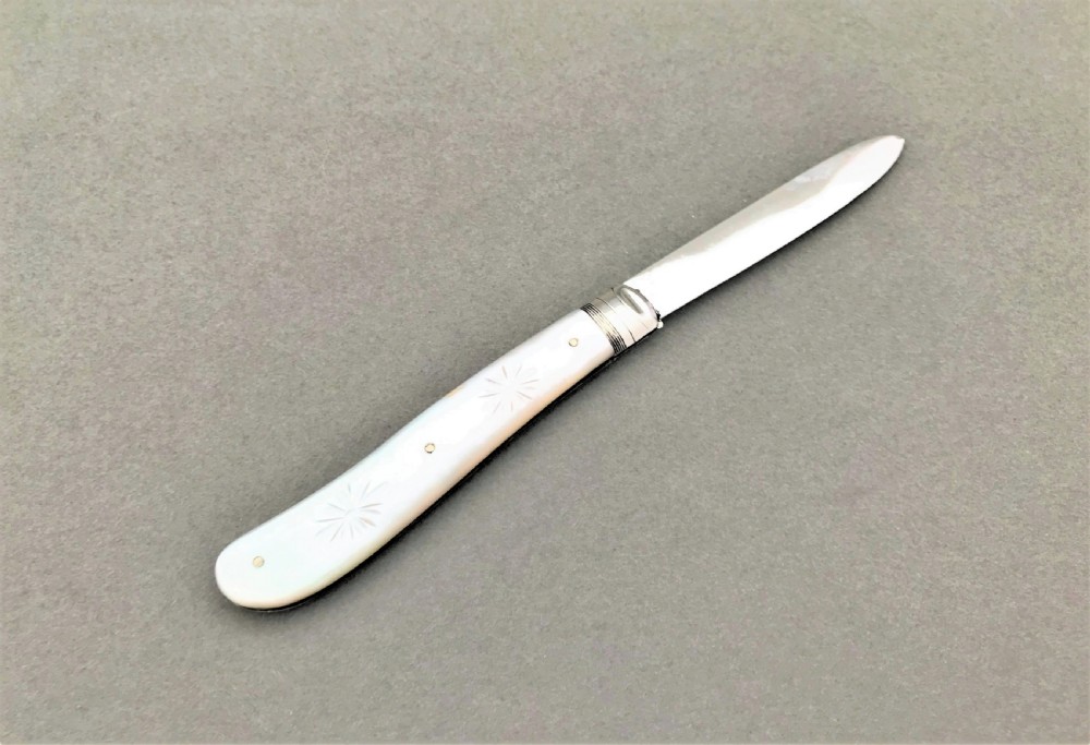 A lovely Victorian silver & mother-of -pearl fruit knife View II