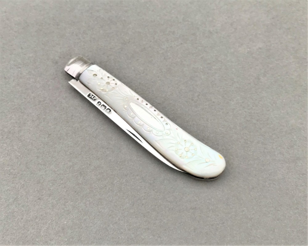 A lovely Victorian silver & mother-of -pearl fruit knife View IV