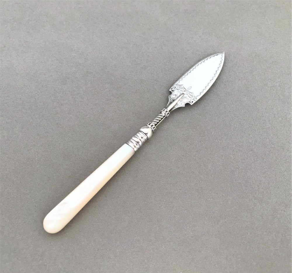 A superb Victorian silver bladed pate spade