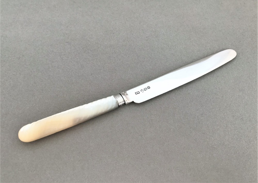 A stylish Georgian silver & mother-of-peal butter knife
