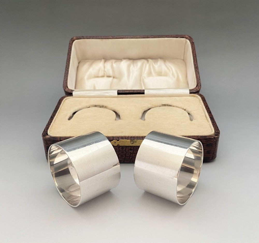 A substantial pair of boxed silver napkin rings View III