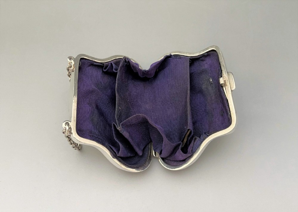 A lovely Edwardian silver cocktail purse View V