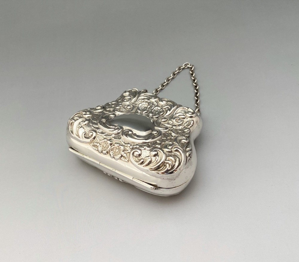 A lovely Edwardian silver cocktail purse View VI