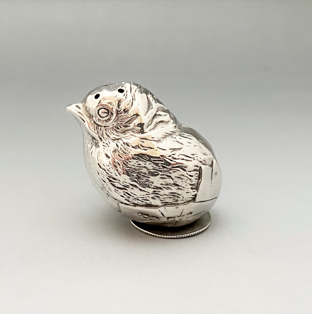 A novelty Sampson Morden Chester silver hatching chick pepper