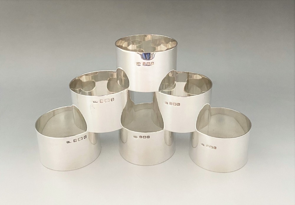 A rare set of 6 boxed Edwardian silver napkin rings View III