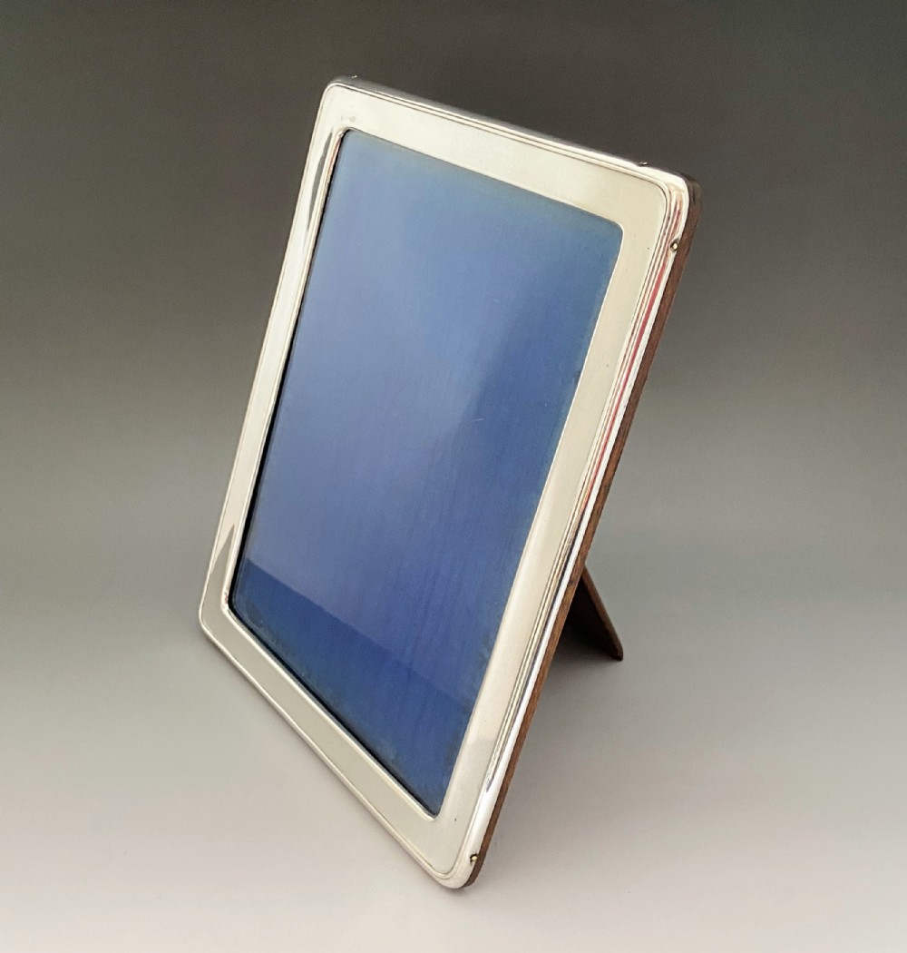 A handsome Chester silver photo frame