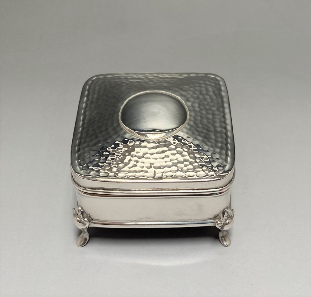 An Edwardian Arts & Crafts Silver Cuff links Box