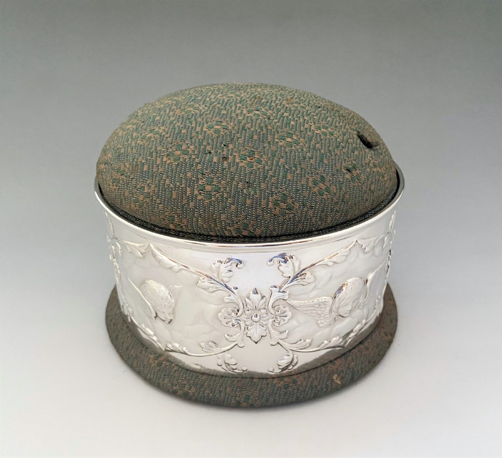 A superb William Comyns silver trinket box View III