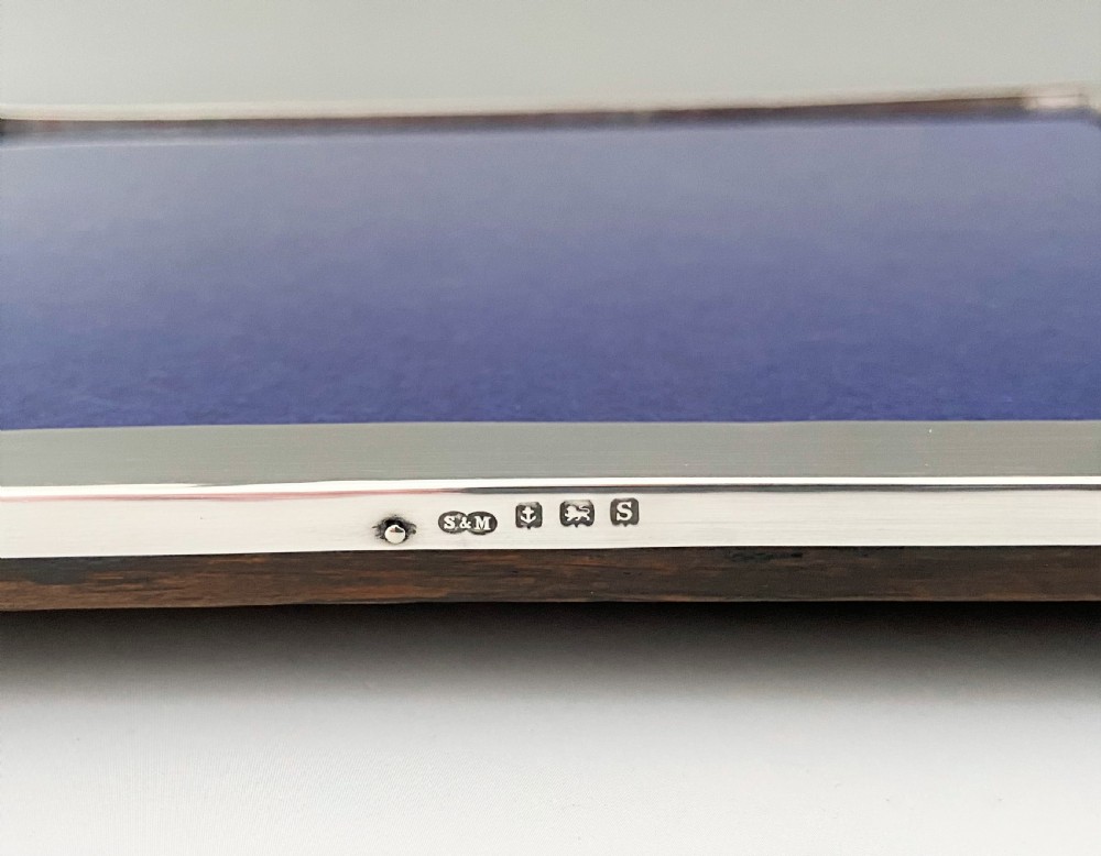 A handsome and practical silver photo frame View V