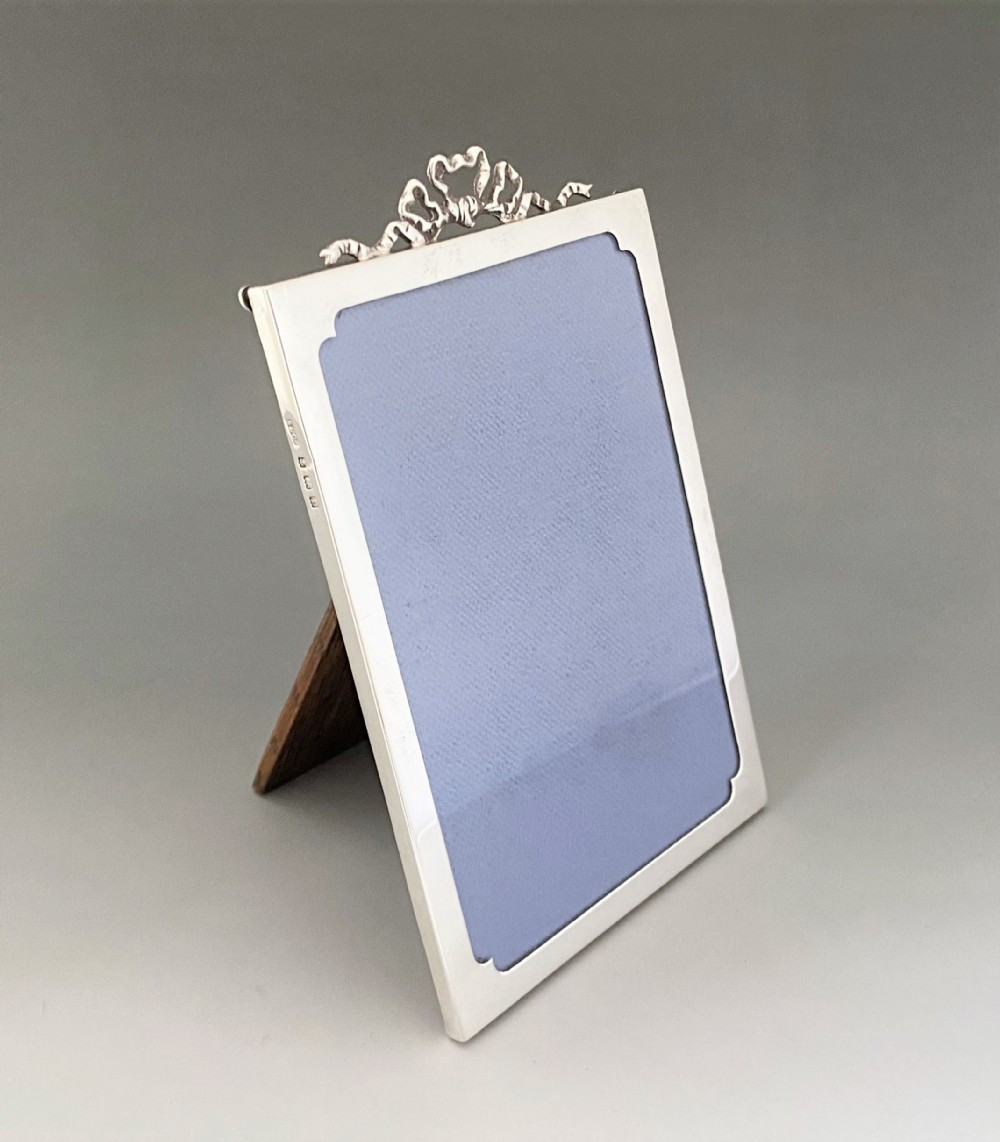 A lovely George V silver photo frame