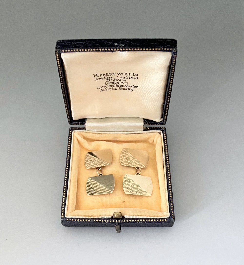 A gorgeous pair of Chester 9ct Gold cuff links