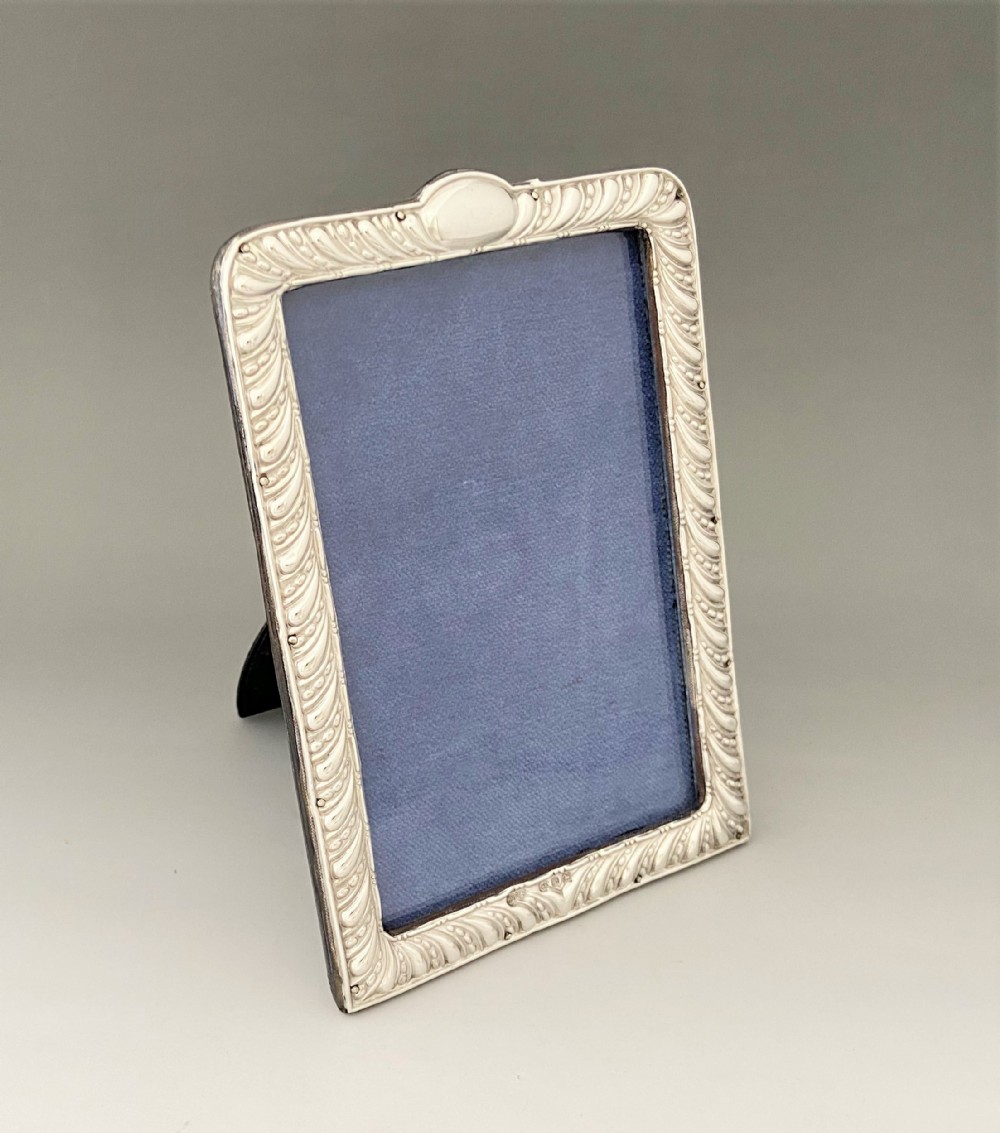 An attractive Victorian silver photo frame