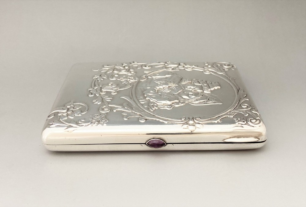 A quality Imperial Russian silver gilt cigarette case View VI