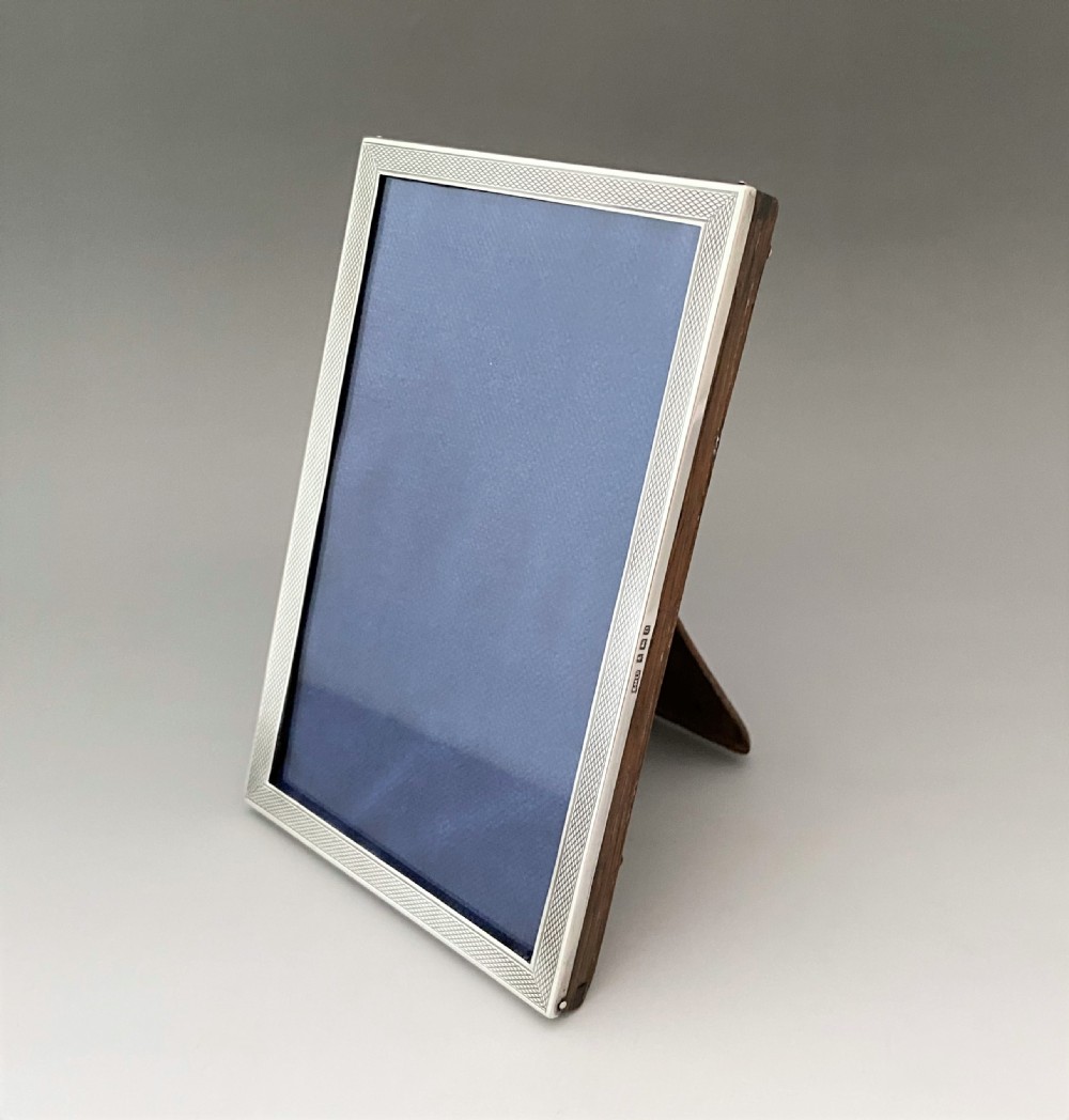 A fine George V silver photo frame View III