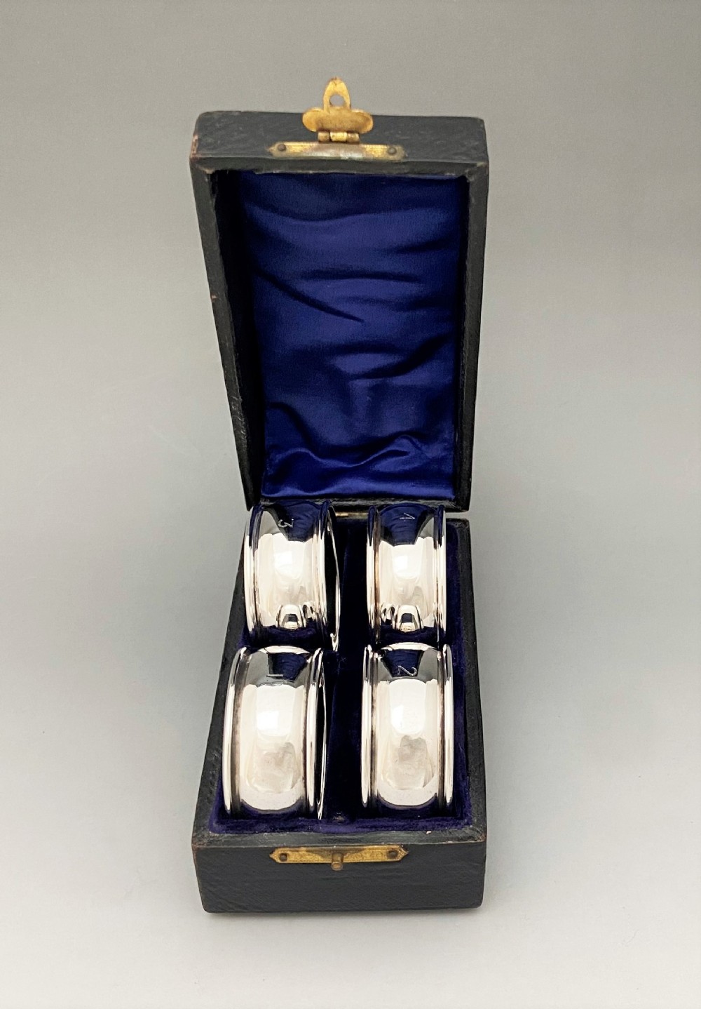 An Edwardian boxed set of four silver napkin rings