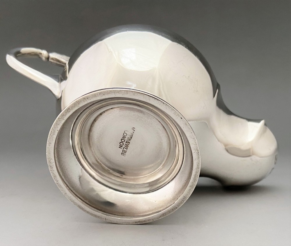 A fabulous silver 'horse head' table lighter View X
