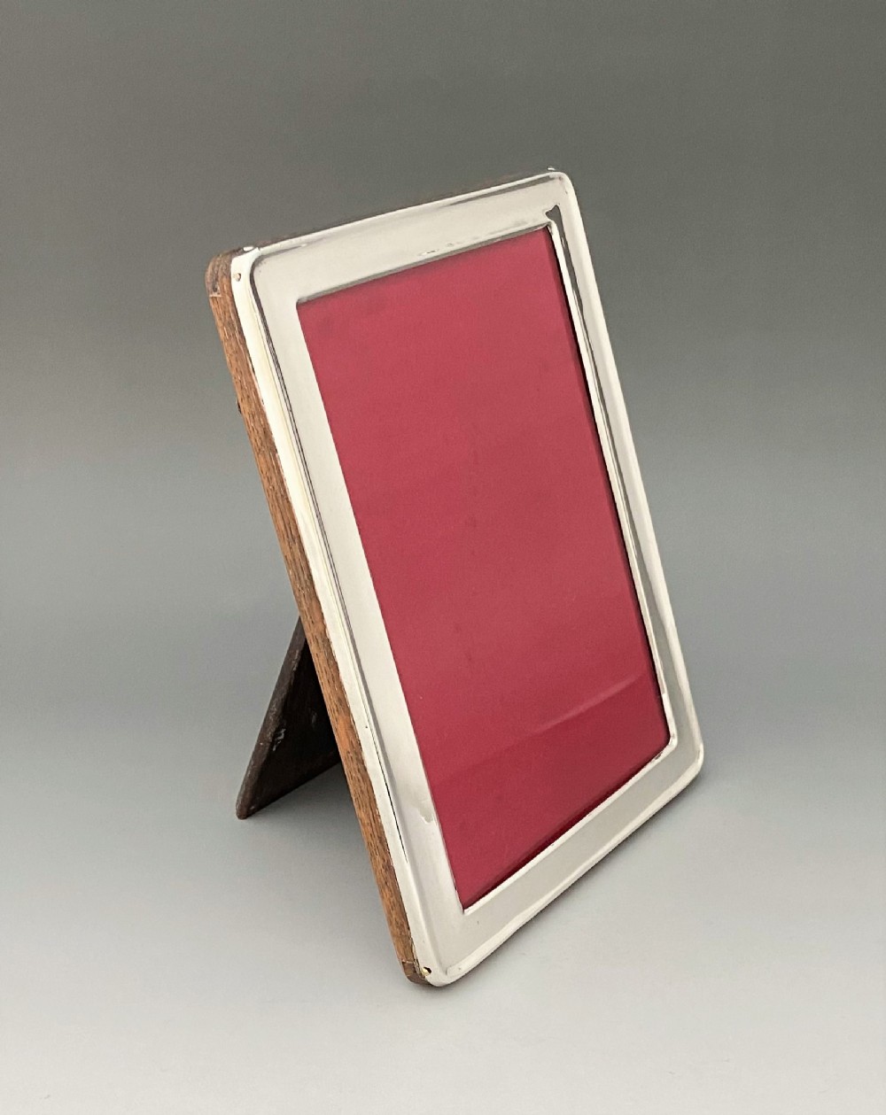 A lovely George V silver photo frame