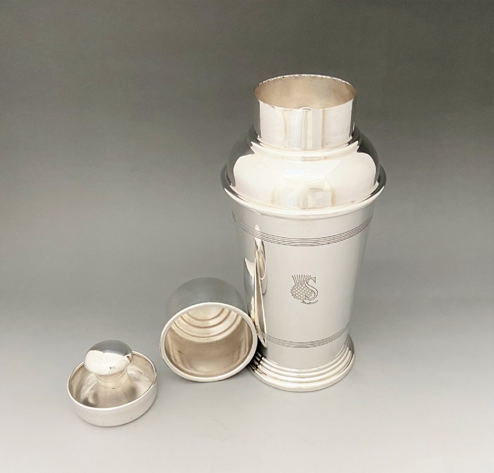 A superior Goldsmiths & Silversmiths silver plated cocktail shaker View VI
