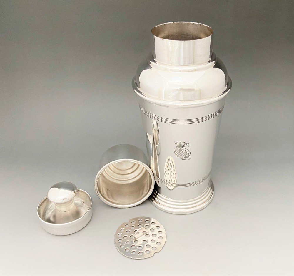 A superior Goldsmiths & Silversmiths silver plated cocktail shaker View VII