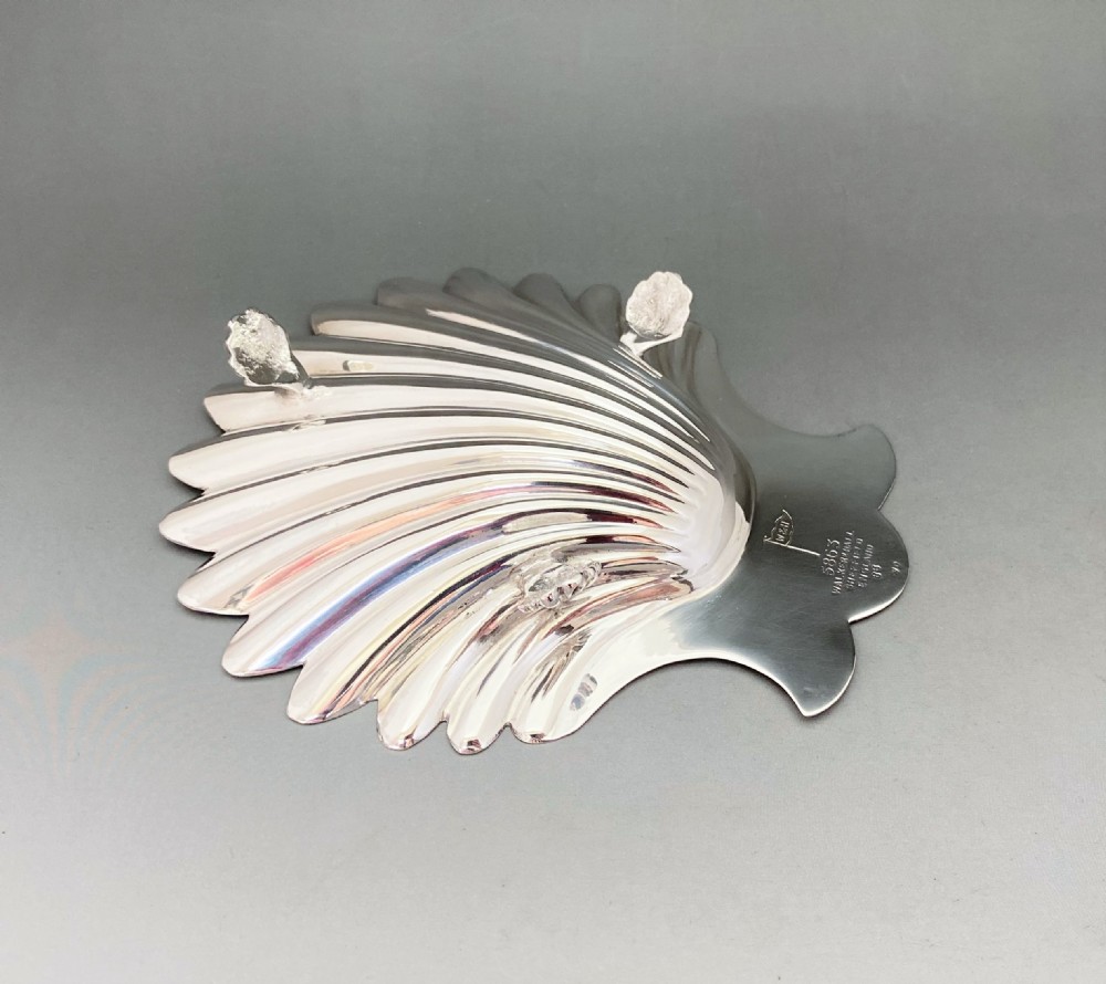 A charming Edwardian silver butter shell & Mother of Pearl knife View IV