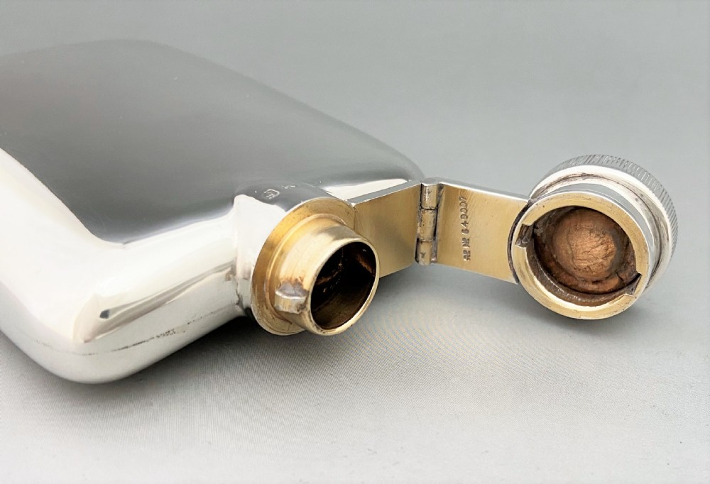 A handsome George V silver hip flask View VII