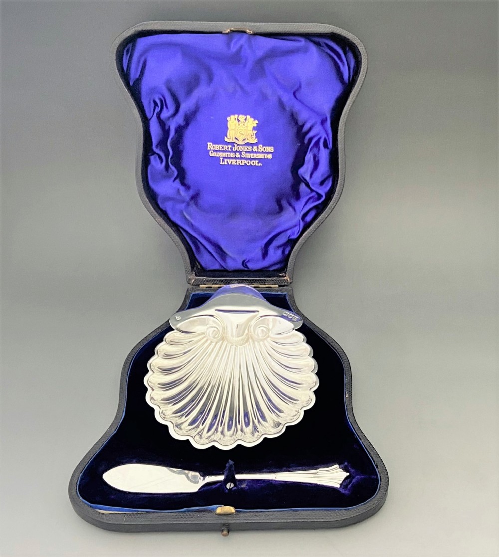 A charming boxed Victorian silver butter shell & knife