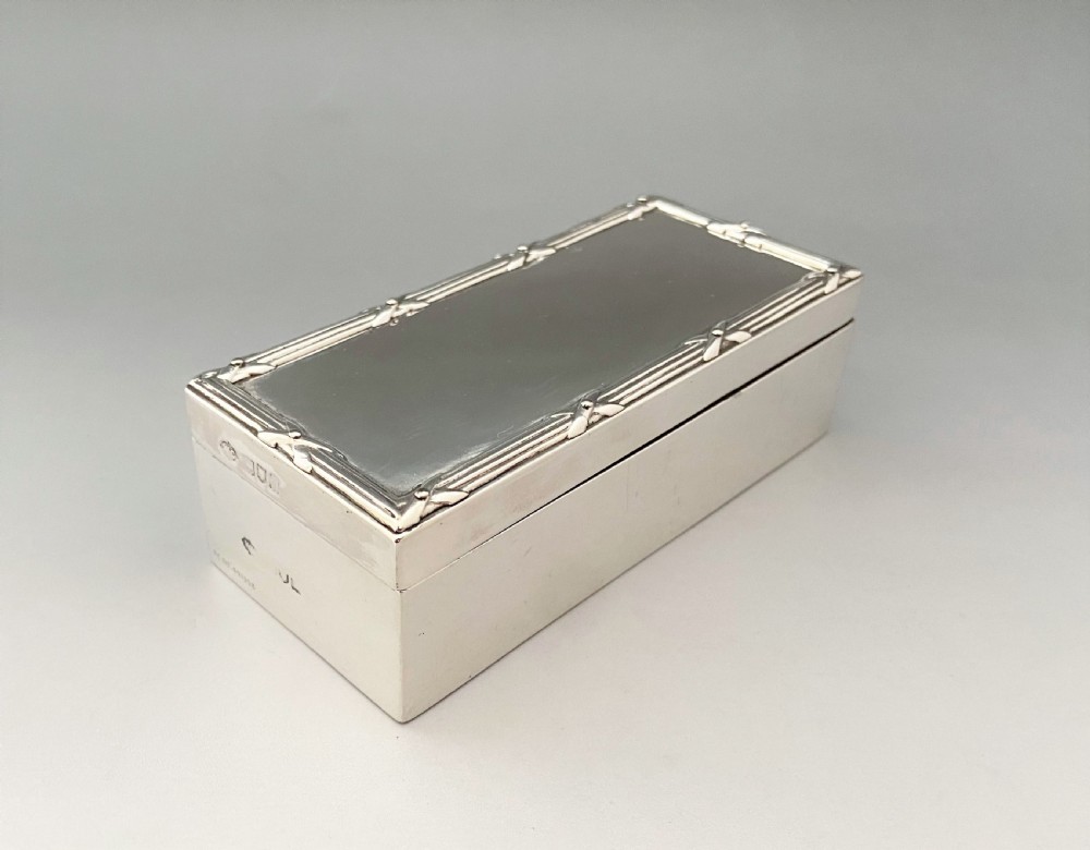A Lovely William Comyns Silver Trinket/cuff Links Box View II