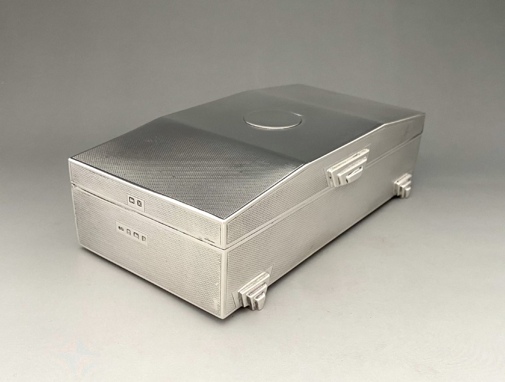 A fabulous Art Deco silver cigarette box View III