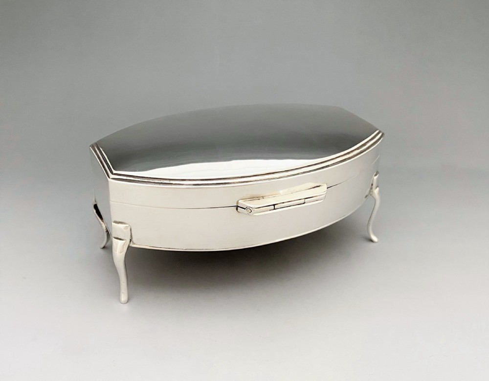 A stylish and elegant silver jewel box/ trinket box View IV