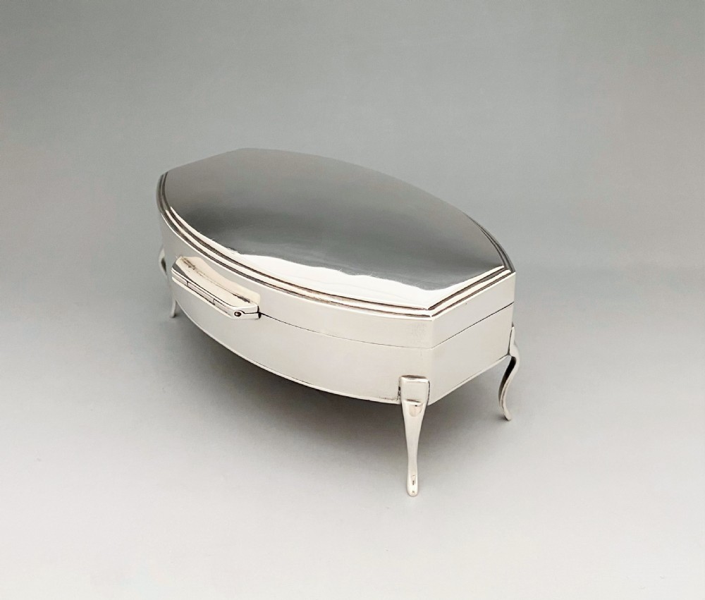 A stylish and elegant silver jewel box/ trinket box View V