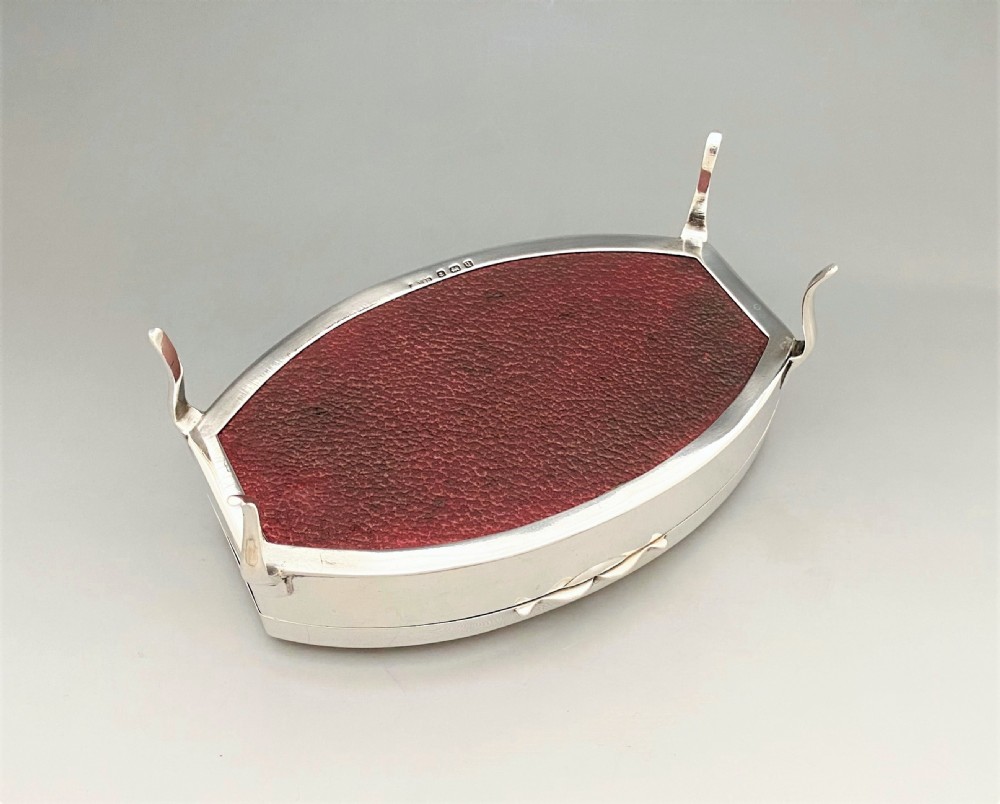 A stylish and elegant silver jewel box/ trinket box View VII