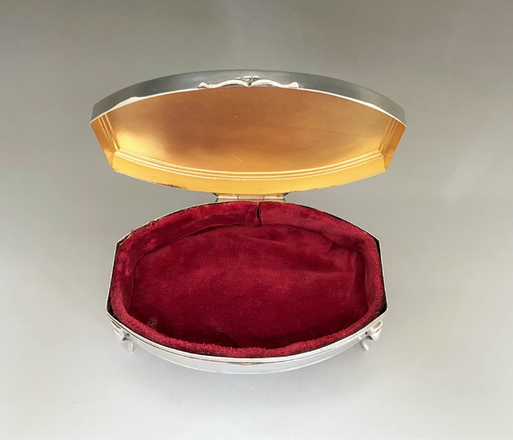 A stylish and elegant silver jewel box/ trinket box View IX