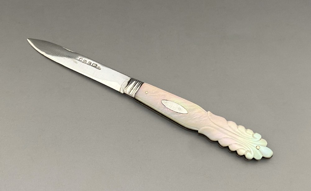 An early Victorian silver & mother-of-pearl fruit knife