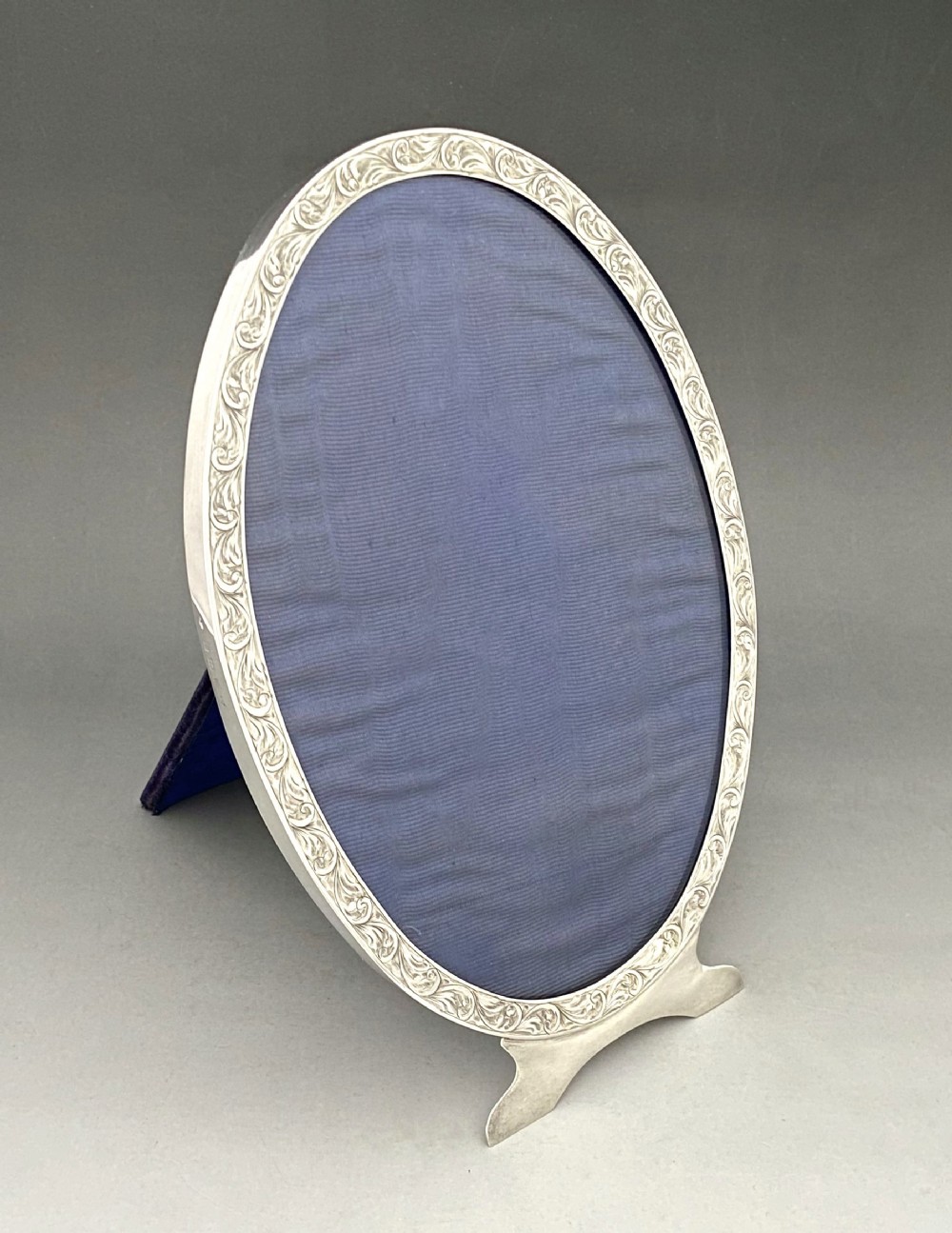 An elegant George V silver photo frame